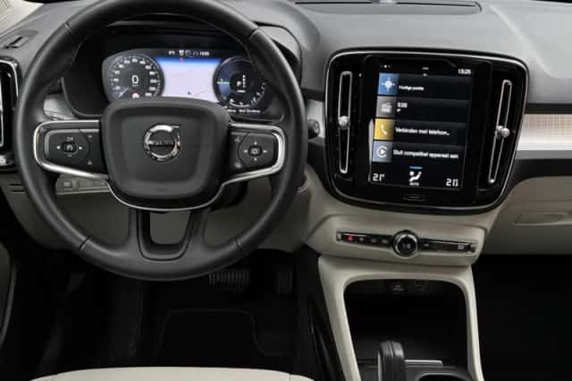 Volvo XC40 (2021) thumbnail 4