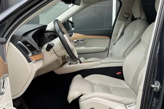 Volvo XC90 (2022) thumbnail 4