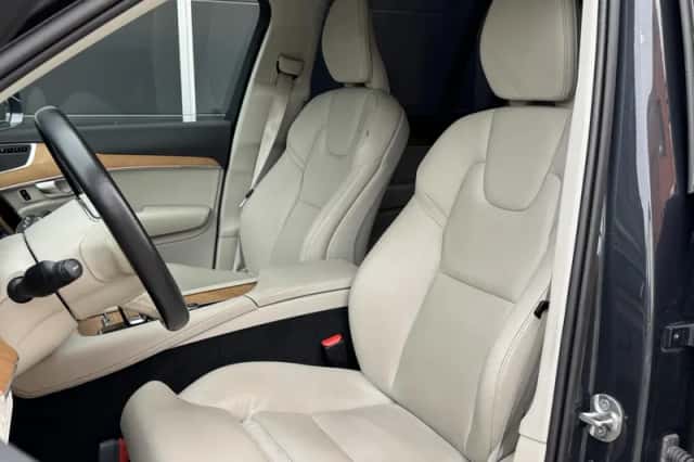 Volvo XC90 (2022) thumbnail 5