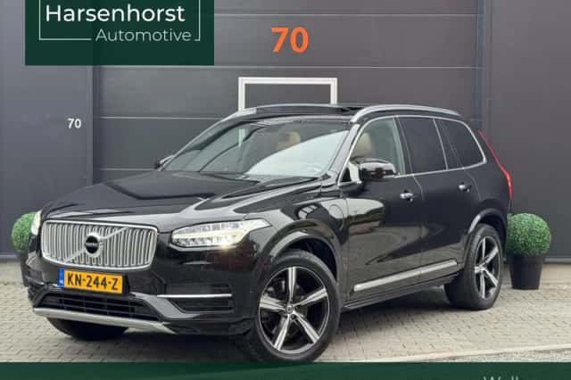 Volvo XC90 (2016) thumbnail 1