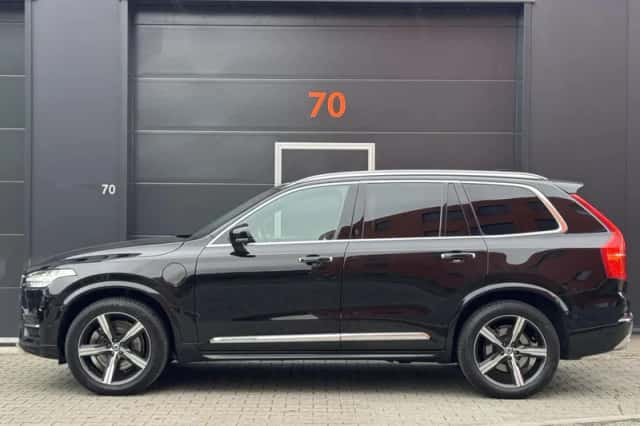 Volvo XC90 (2016) thumbnail 2