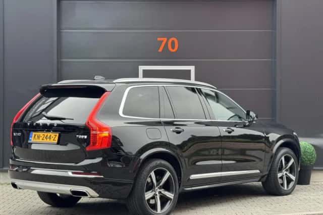 Volvo XC90 (2016) thumbnail 3