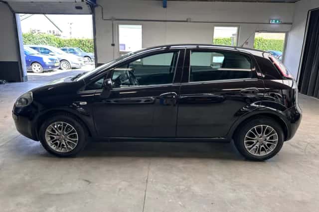 Fiat Punto (2011) thumbnail 2