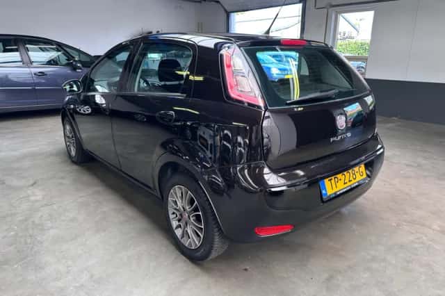 Fiat Punto (2011) thumbnail 3