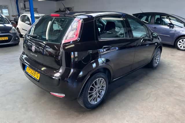 Fiat Punto (2011) thumbnail 4