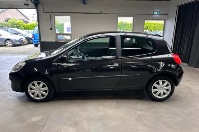 Renault Clio (2009) thumbnail 2
