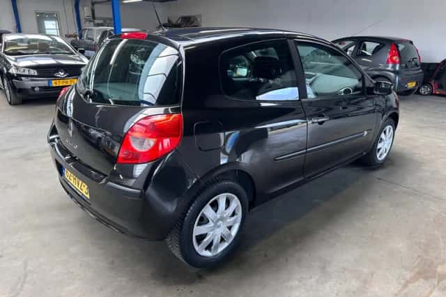 Renault Clio (2009) thumbnail 4