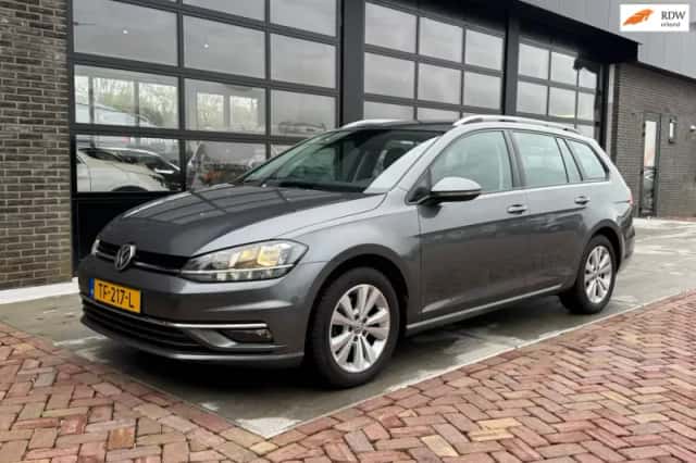 Volkswagen Golf (2018) thumbnail 1