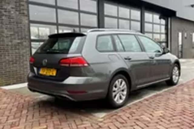 Volkswagen Golf (2018) thumbnail 2