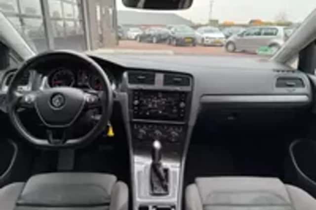 Volkswagen Golf (2018) thumbnail 3