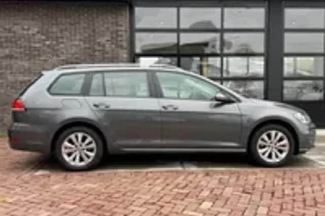 Volkswagen Golf (2018) thumbnail 5