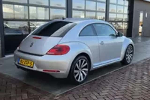 Volkswagen Beetle (2013) thumbnail 2