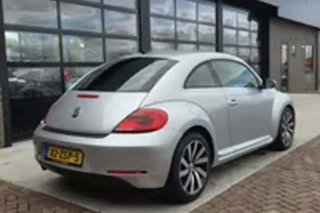 Volkswagen Beetle (2013) thumbnail 2