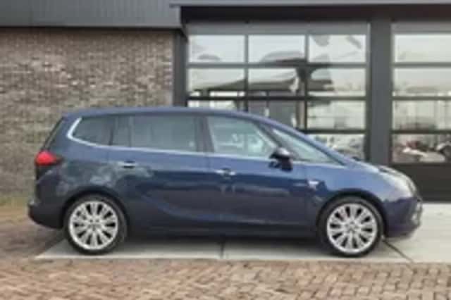 Opel Zafira Tourer (2012) thumbnail 4