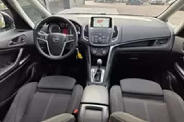 Opel Zafira Tourer (2012) thumbnail 3