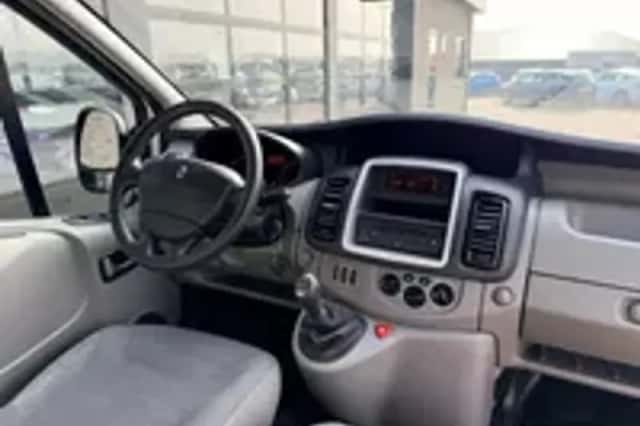 Renault Trafic (2011) thumbnail 3