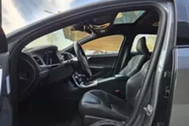 Volvo V60 (2017) thumbnail 4