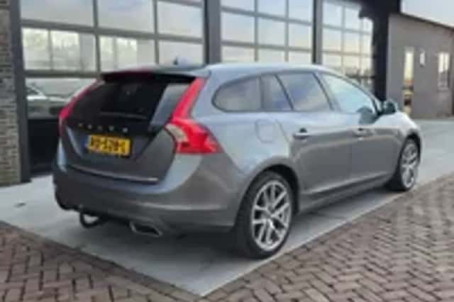 Volvo V60 (2017) thumbnail 2