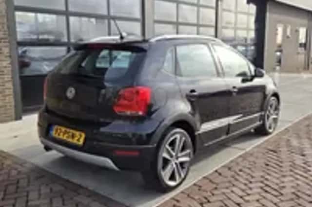 Volkswagen Polo (2011) thumbnail 2
