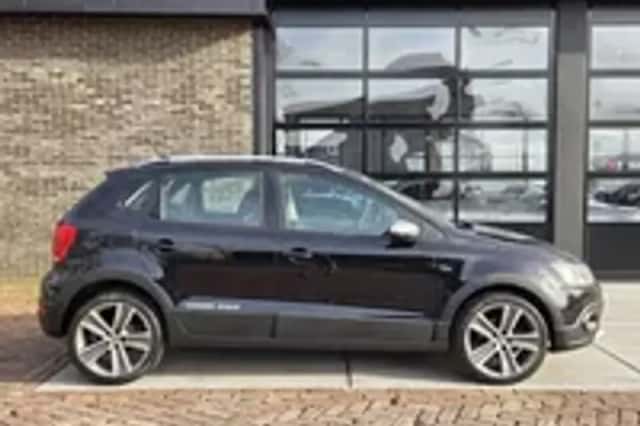 Volkswagen Polo (2011) thumbnail 5