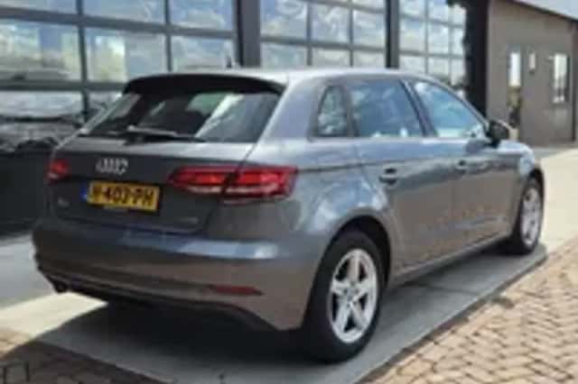 Audi A3 (2018) thumbnail 2