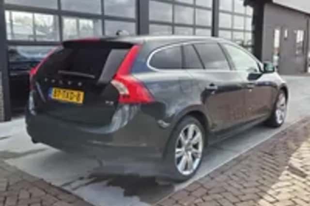 Volvo V60 (2012) thumbnail 2