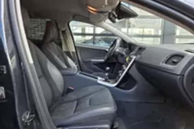 Volvo V60 (2012) thumbnail 4