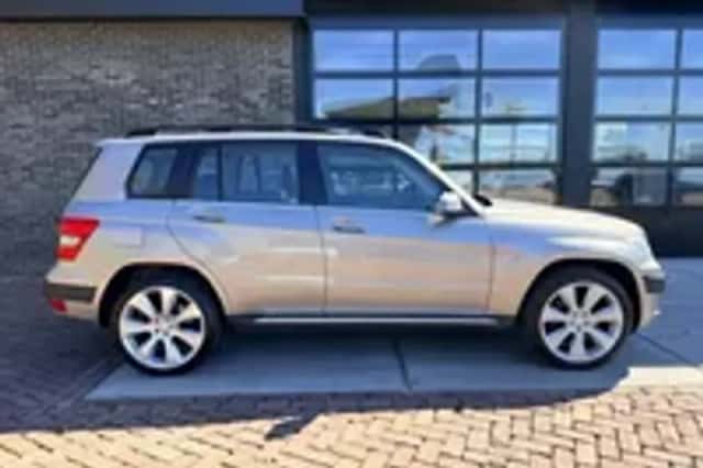 Mercedes-Benz GLK (2008) thumbnail 4