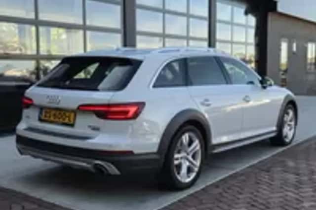 Audi A4 (2018) thumbnail 2