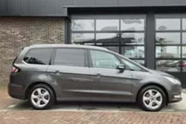 Ford Galaxy (2017) thumbnail 6