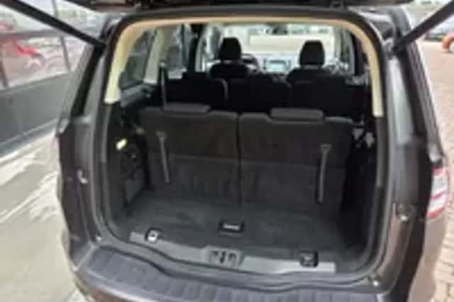 Ford Galaxy (2017) thumbnail 3