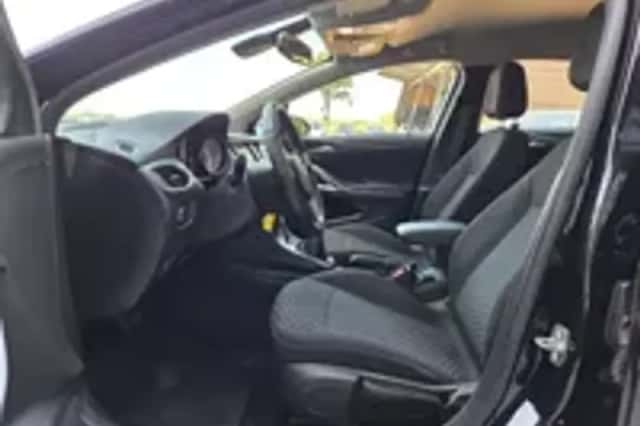 Opel Astra (2017) thumbnail 3