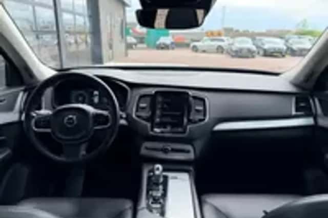 Volvo XC90 (2016) thumbnail 3