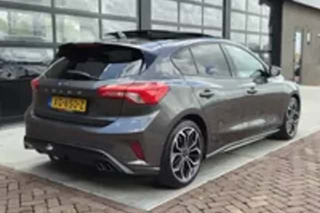 Ford Focus (2019) thumbnail 2