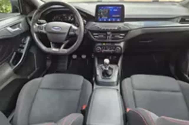 Ford Focus (2019) thumbnail 3