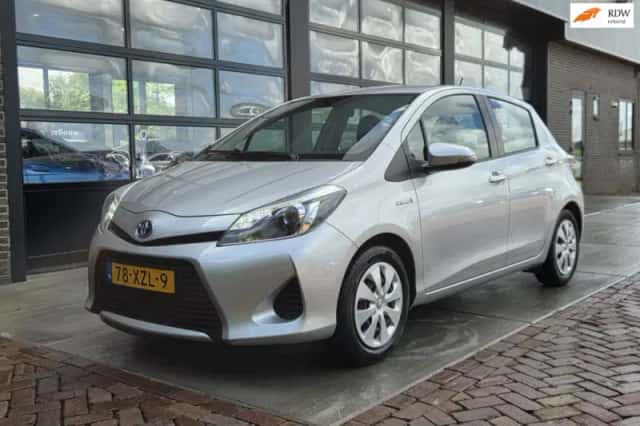 Toyota Yaris (2012) thumbnail 1