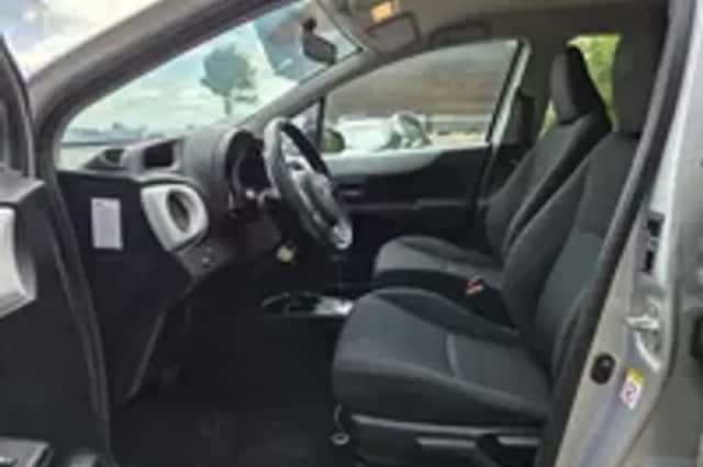 Toyota Yaris (2012) thumbnail 4