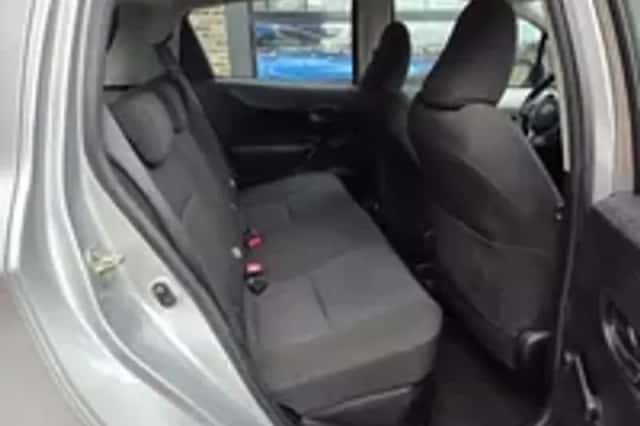 Toyota Yaris (2012) thumbnail 5