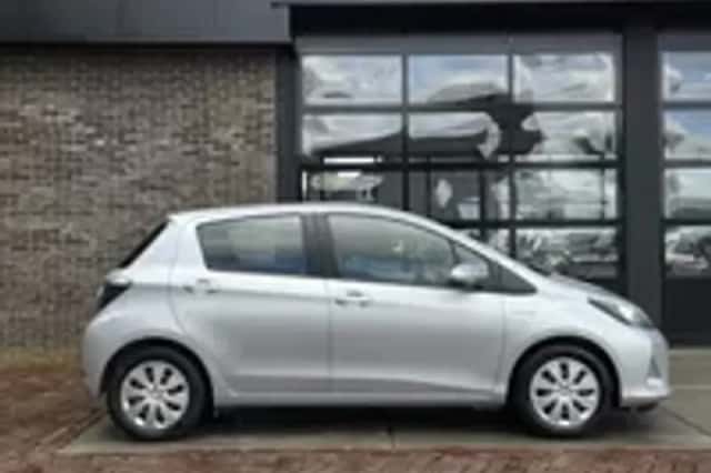 Toyota Yaris (2012) thumbnail 6