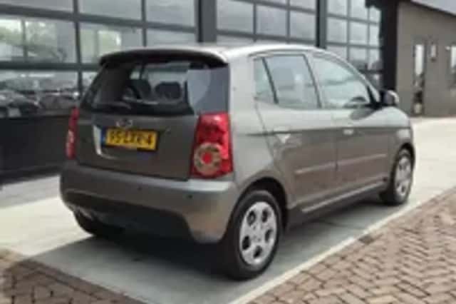 Kia Picanto (2010) thumbnail 2