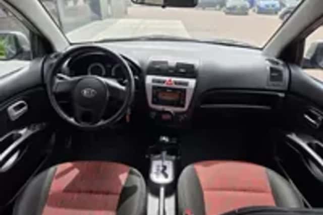 Kia Picanto (2010) thumbnail 3