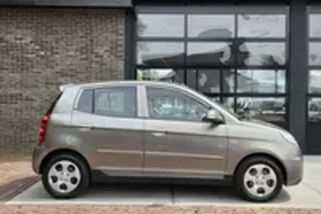 Kia Picanto (2010) thumbnail 6