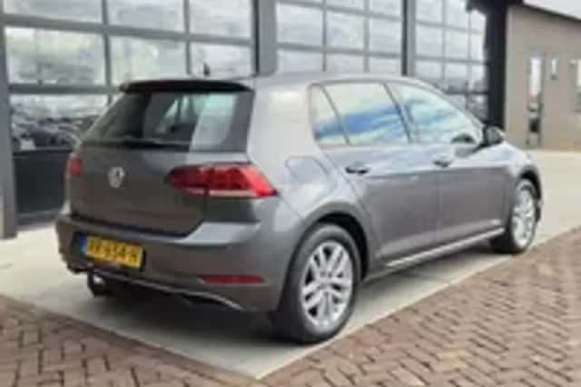 Volkswagen Golf (2018) thumbnail 2
