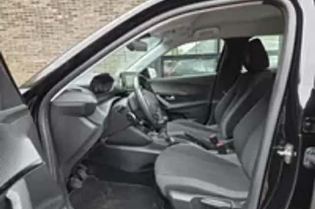 Peugeot 2008 (2020) thumbnail 4