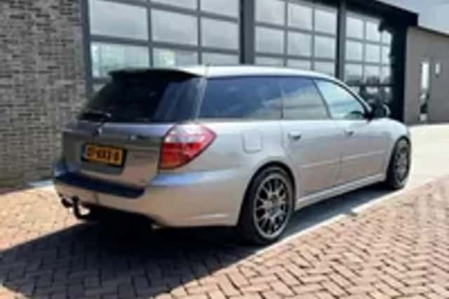 Subaru Legacy (2010) thumbnail 2