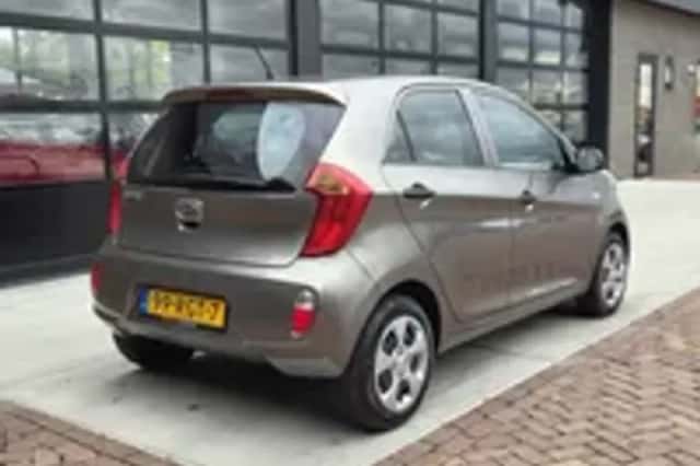 Kia Picanto (2011) thumbnail 2