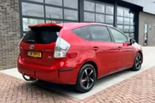 Toyota Prius (2013) thumbnail 2