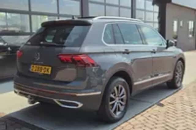 Volkswagen Tiguan (2021) thumbnail 2