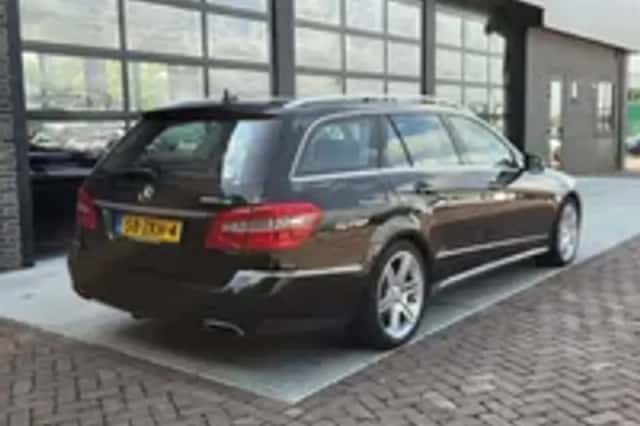 Mercedes-Benz E-Klasse (2012) thumbnail 2