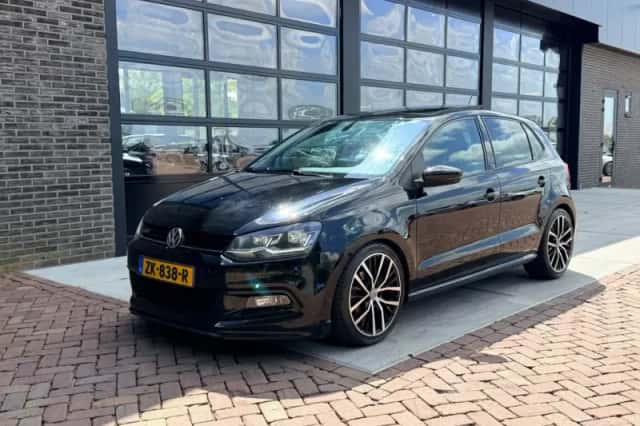 Volkswagen Polo (2016) thumbnail 1